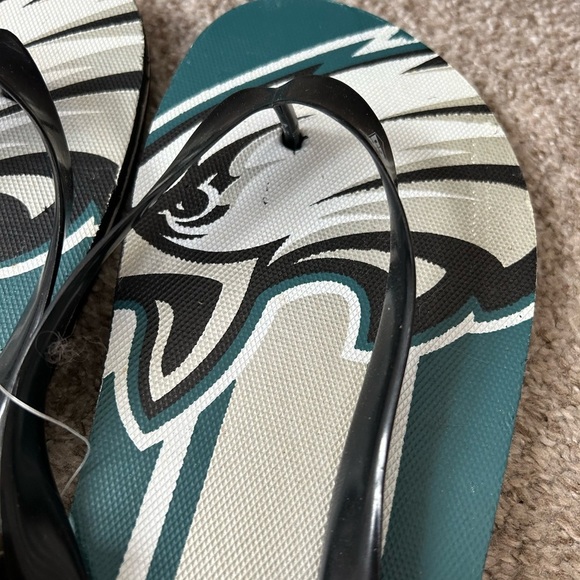 Forever Collectibles Philadelphia Eagles Flip Flops. Sandals. Football. NFL. - Picture 10 of 12